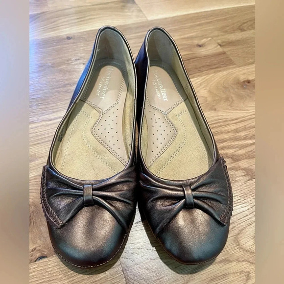 Naturalizer Wide Width Bronze Capri Bow Leather Flats Size 7W - Picture 3 of 11